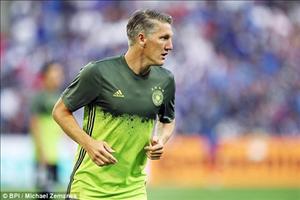 Schweinsteiger sút xa nguy hiểm suýt thành bàn (Trực tiếp Đức vs Pháp)