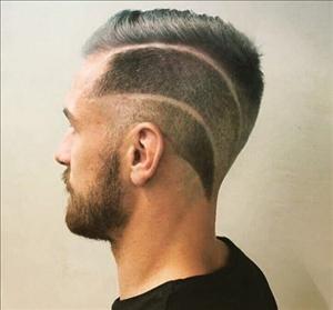 Aaron Ramsey khích lệ tinh thần bằng kiểu tóc mới