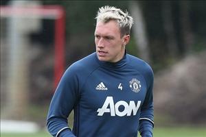 Phil Jones trải lòng trước tương lai mờ mịt ở Old Trafford