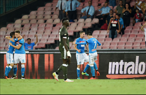 Napoli 4-2 AC Milan: Mưa bàn thắng và ... thẻ đỏ