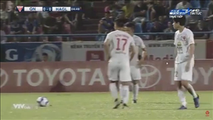 Màn phối hợp đá phạt đẹp mắt của cầu thủ HAGL