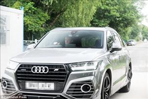 Dàn sao MU lái siêu xe đến sân tập chuẩn bị cho trận tôn vinh Rooney