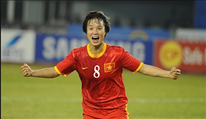 Minh Nguyệt đem về bàn thắng vàng gỡ hòa 1-1 cho nữ Việt Nam