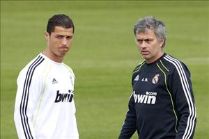 Ronaldo lập tức đáp trả: Mourinho ra đi, tôi đá hay hơn