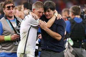 Joachim Low tâng bốc Schweinsteiger lên mây