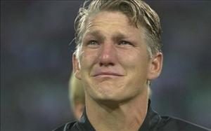 Schweinsteiger khóc hết nước mắt trong ngày chia tay ĐT Đức
