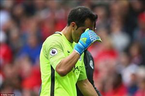 Hậu Derby Manchester: Bravo và Pogba bị chỉ trích thậm tệ