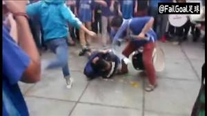 SỐC: Fan bóng đá Trung Quốc đánh hội đồng đối thủ