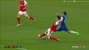 Màn bứt tốc cứu thua như tia chớp Usain Bolt của hậu vệ Bellerin