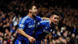 Thua thảm Arsenal, HLV Conte trảm hai công thần