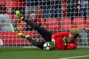 Chiếm suất bắt chính, thủ môn Liverpool vẫn chưa hết lo