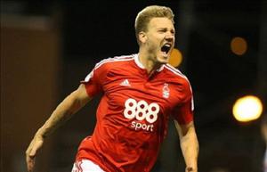 Thánh Bendtner lần đầu ghi bàn ở Anh sau ... 1000 ngày