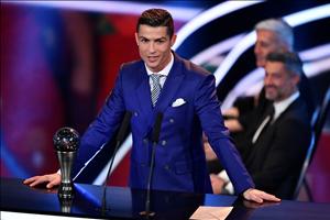 Ronaldo chế giễu Barca và Messi trong lễ trao giải của FIFA