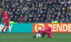 Thẻ vàng kỳ lạ của tiền vệ sao PSG