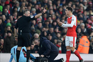 Wenger cảnh cáo Xhaka sau chiếc thẻ đỏ ở trận Burnley