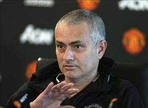 HLV Mourinho mừng sinh nhật bằng màn gây chiến Chelsea
