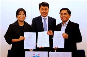 Tân GĐKT Chung Hae Seong: Đi ra ngõ là ... gặp núi