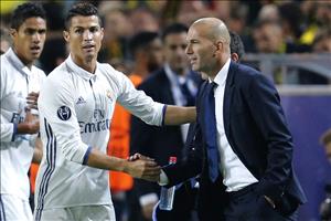 HLV Zidane bất ngờ không ủng hộ Ronaldo giành bóng vàng
