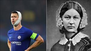 Trung vệ Chelsea trông như bà già