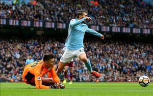 Sao Man City sắp thành cầu thủ đầu tiên lĩnh án phạt vì lỗi ăn vạ