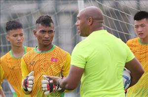 Thủ thành U19 Việt Nam trải lòng sau buổi tập đầu cùng HLV Jason Brown