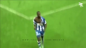 Những tình huống rách áo đấu hài hước trên sân cỏ