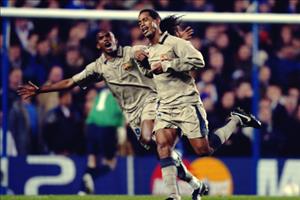 Ronaldinho và cú lắc hông ở Stamford Bridge