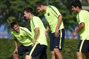 Neymar tức điên người với Suarez và Pique