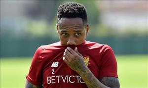 HLV Klopp bị chỉ trích vì để Clyne ra đi