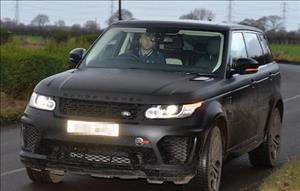 Luke Shaw lái xe đâm dúi dụi vào xế sang của đồng đội