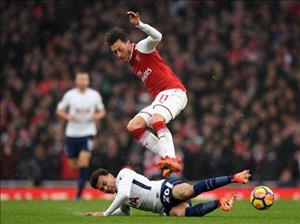 Arsenal mất Ozil ở trận gặp Burnley