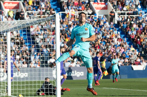 Leganes 0-3 Barcelona: Ơn giời Suarez ghi bàn rồi!