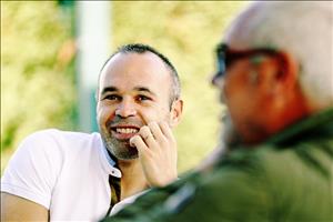 Câu chuyện chân tình của cha con Iniesta