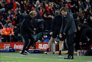 Đánh rơi chiến thắng, Klopp hết đổ lỗi trọng tài rồi đá đểu Conte