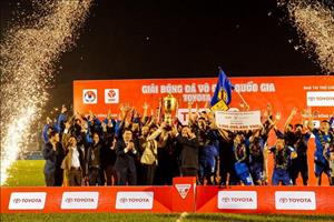 Dấu ấn V-League 2017: Sao Quảng Nam ăn mừng sớm thế?