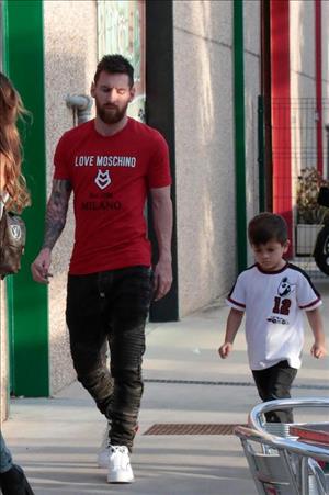 Đồng đội thân thiết tưng bừng tới dự sinh nhật con trai Messi