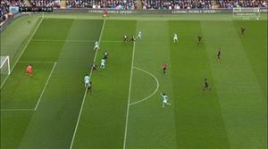 Petr Cech thừa nhận hàng thủ Arsenal giật mình vì trọng tài