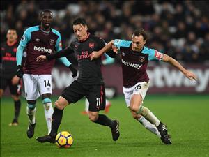 West Ham 0-0 Arsenal: Bộ tứ vệ lợi bất cập hại