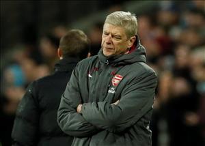 Rio Ferdinand chỉ trích Wenger dữ dội