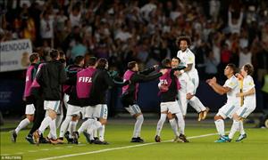 Giúp Real Madrid lập kỷ lục, Ronaldo bắt kịp Messi