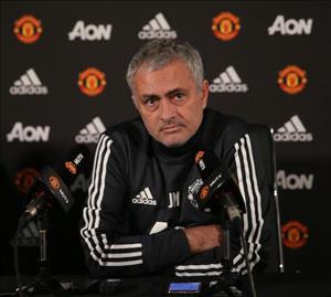 Mourinho cấm các học trò M.U tổ chức tiệc Giáng sinh