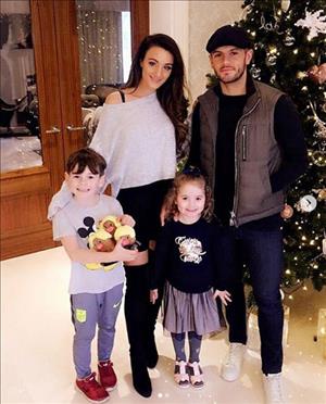 Tiền vệ Wilshere sắp có con đầu lòng với vợ hai