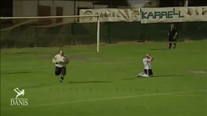 Những thủ môn phải trả giá đắt vì ăn mừng quá sớm