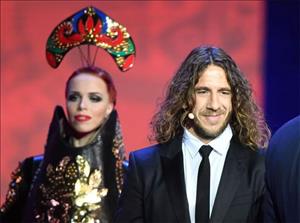 Puyol bị fan nữ 'tấn công' bằng đồ chơi xxx