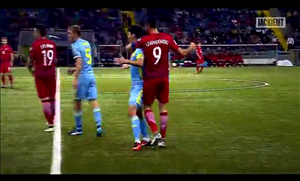 Những màn va chạm cười ra nước mắt của làng túc cầu thế giới