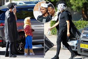 Ronaldo hóa nhân vật kinh dị để chiều lòng quý tử