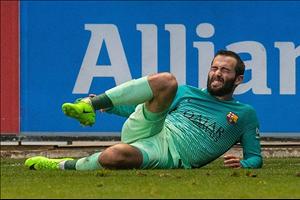 Chấn thương kinh hoàng của Aleix Vidal ảnh hưởng thế nào tới Barca?