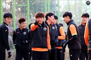 NÓNG: Tiền vệ Xuân Trường đá chính, Gangwon FC vùi dập đối thủ