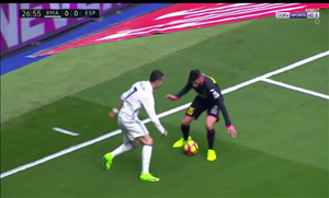 Ronaldo tái hiện kỹ năng qua người ảo diệu của huyền thoại Ronaldinho