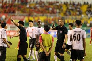 Có nên dừng V-League để chỉnh công tác trọng tài hay không?